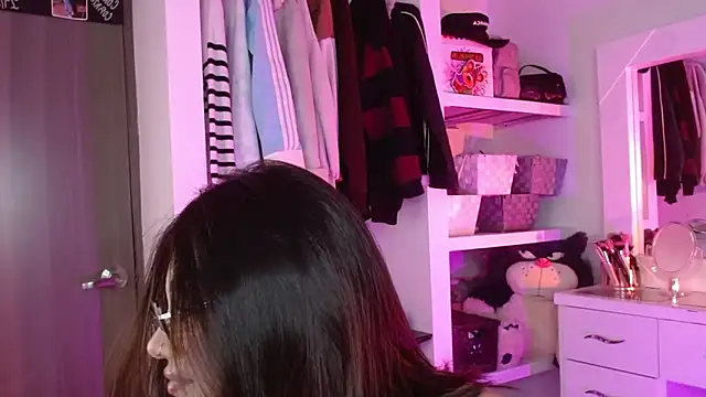 Snapshot of _Camilaaa_ chatting on 10, 9, 2025 Camilaaa online show from 10, 9, 2025