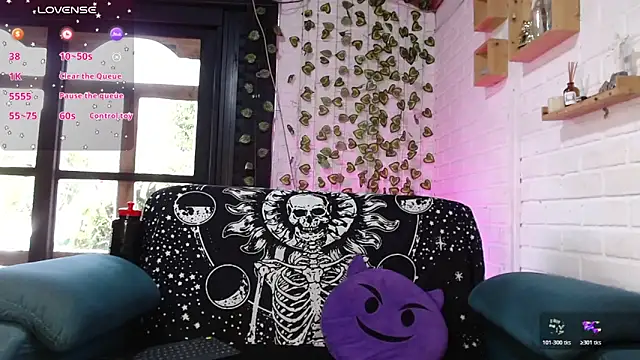 Snapshot of LiraSonnett chatting on 4, 2, 2026 LiraSonnett online show from 4, 2, 2026