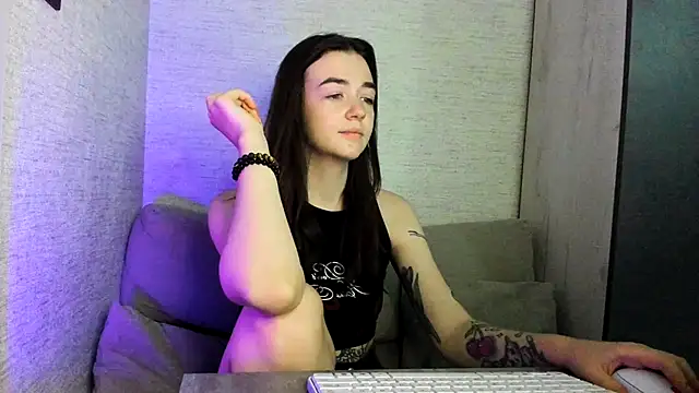 Snapshot of imyourdreams chatting on 5, 10, 2025 imyourdreams online show from 5, 10, 2025