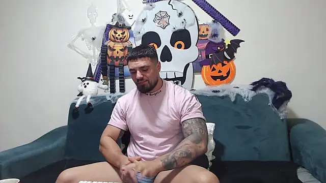 Tiberius hunk online show from 31, 10, 2025