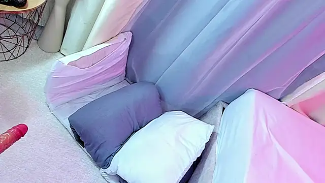 Snapshot of im_hanna1 chatting on 4, 12, 2025 im hanna1 online show from 4, 12, 2025