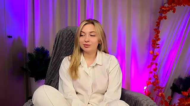 christie luv online show from 15, 11, 2025