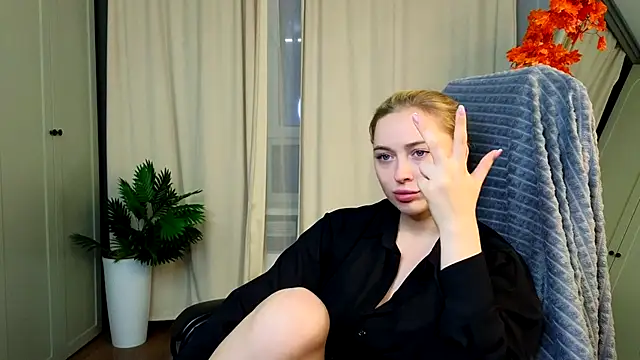 christie luv online show from 19, 11, 2025