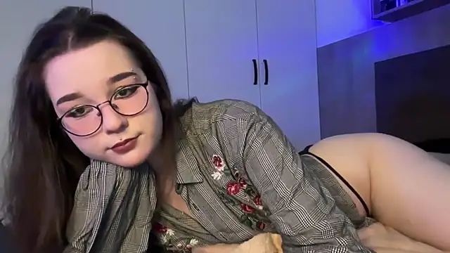 Snapshot of BeeBlossom chatting on 22, 3, 2025 BeeBlossom online show from 22, 3, 2025