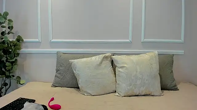 Lucy Canel online show from 7, 1, 2026