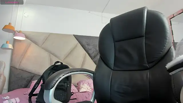 SaskiaGrendel online show from 12, 4, 2026