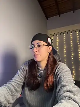 Snapshot of Camil_Lee chatting on 28, 10, 2025 Camil Lee online show from 28, 10, 2025