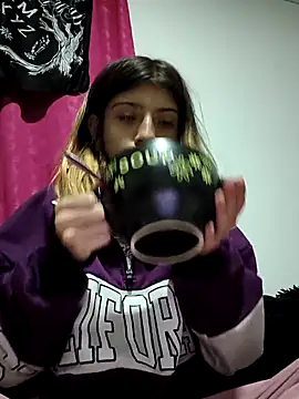 KratosAfroditacs online show from 4, 3, 2026