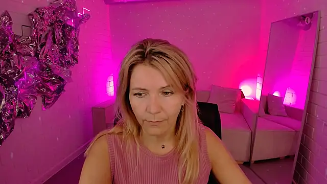 Snapshot of NicoleHitman chatting on 20, 6, 2026 NicoleHitman online show from 20, 6, 2026