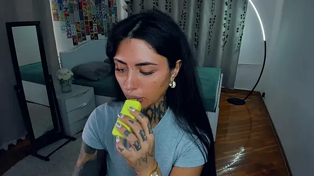 CharimgSabrina online show from 9, 10, 2025