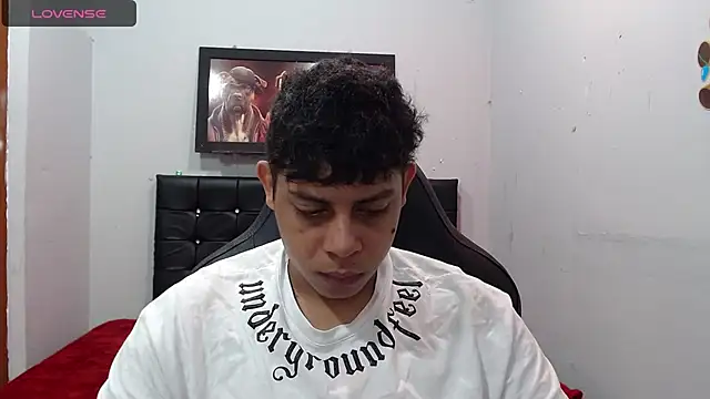 Alejandroo 22 online show from 12, 3, 2025