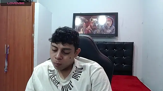 Alejandroo 22 online show from 17, 3, 2025