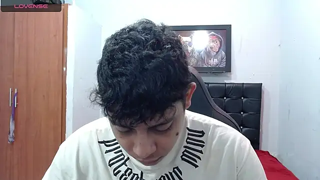 Alejandroo 22 online show from 17, 3, 2025