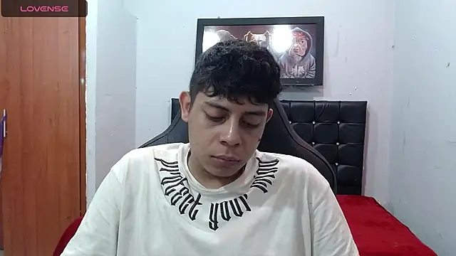 Alejandroo 22 online show from 17, 3, 2025