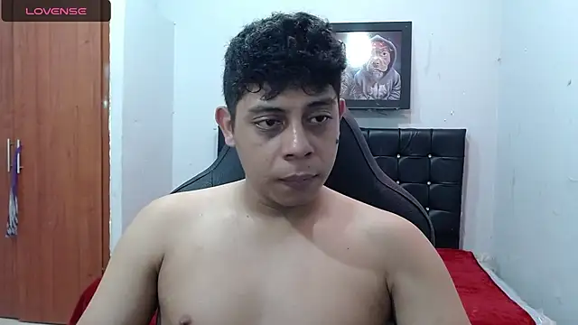 Alejandroo 22 online show from 19, 3, 2025