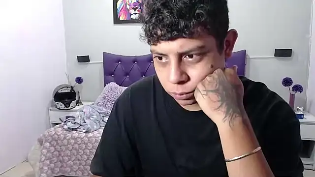 Alejandroo 22 online show from 8, 10, 2025