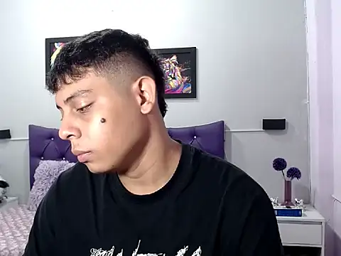 Alejandroo 22 online show from 24, 10, 2025