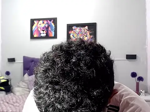 Alejandroo 22 online show from 4, 12, 2025