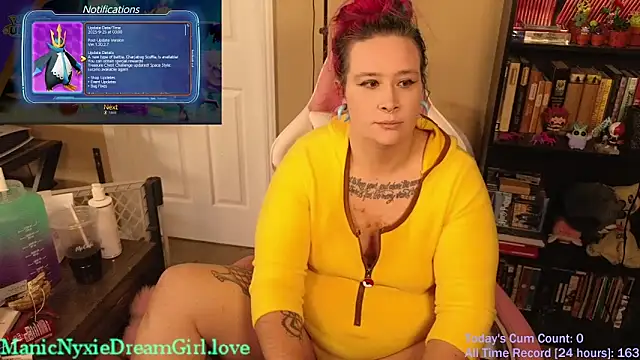 Snapshot of VioletNova chatting on 5, 10, 2025 VioletNova online show from 5, 10, 2025