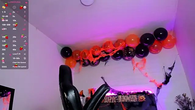 Snapshot of Ayliinn_ chatting on 24, 10, 2025 Ayliinn online show from 24, 10, 2025