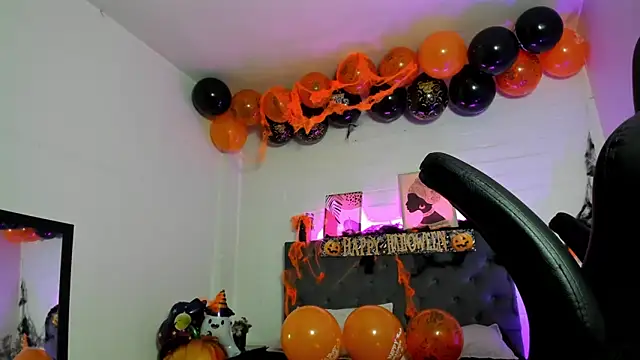 Snapshot of Ayliinn_ chatting on 26, 10, 2025 Ayliinn online show from 26, 10, 2025