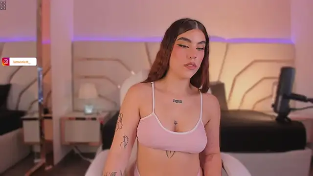 Snapshot of Violeta-Marquez chatting on 28, 10, 2025 Violeta-Marquez online show from 28, 10, 2025