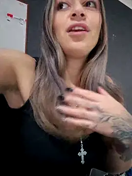 Isabella Varella online show from 20, 10, 2025