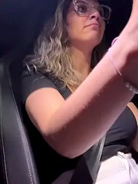 Isabella Varella online show from 8, 11, 2025