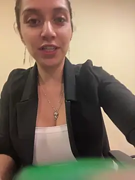 Isabella Varella online show from 6, 3, 2026