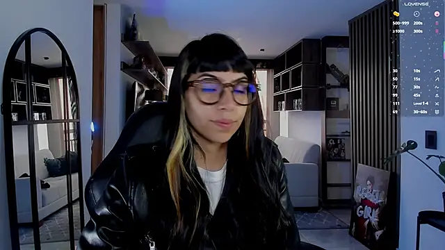 Saraa Desiree online show from 19, 3, 2026