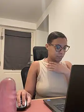 Melia Rayne online show from 4, 12, 2025