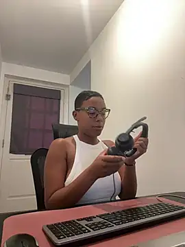 Melia Rayne online show from 28, 7, 2026