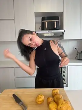 Snapshot of ValentinaMilann chatting on 2, 5, 2026 ValentinaMilann online show from 2, 5, 2026