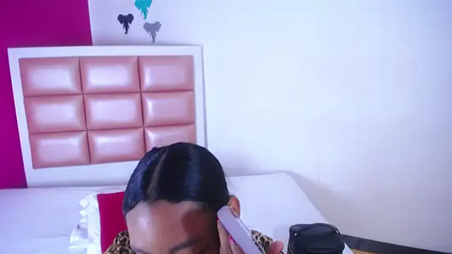 tiny sarah1 online show from 29, 10, 2025