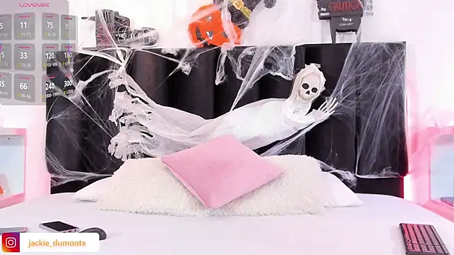 JackieDumont1 online show from 18, 10, 2025