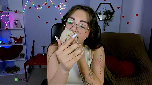Snapshot of kiki_swan chatting on 4, 5, 2026 kiki swan online show from 4, 5, 2026