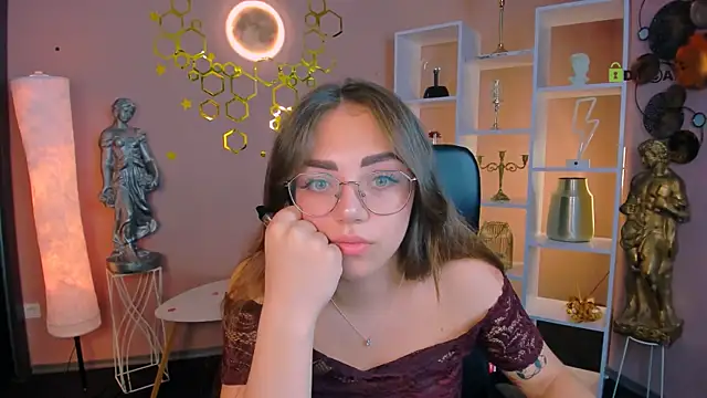 Snapshot of kiki_swan chatting on 2, 7, 2026 kiki swan online show from 2, 7, 2026