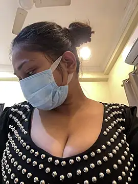 divya arora22 online show from 5, 3, 2025