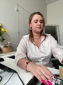 Juicy PeachLux online show from 10, 3, 2025