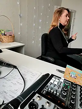 Juicy PeachLux online show from 15, 3, 2025