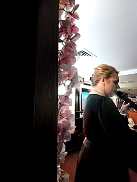 Juicy PeachLux online show from 22, 3, 2025