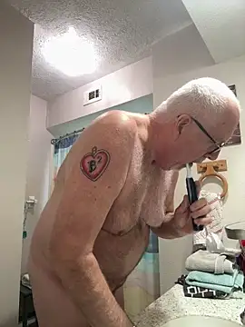 Snapshot of superbearboss chatting on 4, 3, 2026 superbearboss online show from 4, 3, 2026