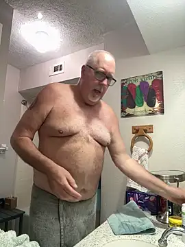 Snapshot of superbearboss chatting on 8, 3, 2026 superbearboss online show from 8, 3, 2026