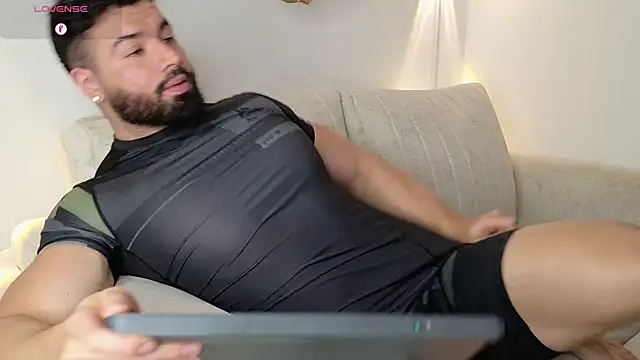 Snapshot of Roman_Lux chatting on 21, 11, 2025 Roman Lux online show from 21, 11, 2025