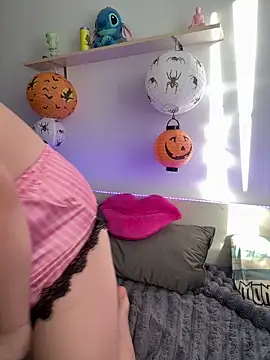 MiraLuccian online show from 15, 10, 2025