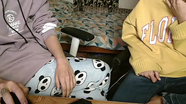 NaughtyThrouple007 online show from 18, 12, 2025