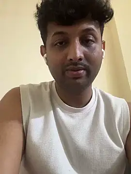 Snapshot of MIRTHICK2002 chatting on 13, 9, 2025 MIRTHICK2002 online show from 13, 9, 2025