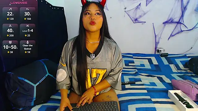 Snapshot of bella_warzon chatting on 15, 10, 2025 bella warzon online show from 15, 10, 2025