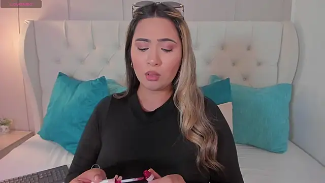 Snapshot of megan_jonesss chatting on 8, 10, 2025 megan jonesss online show from 8, 10, 2025