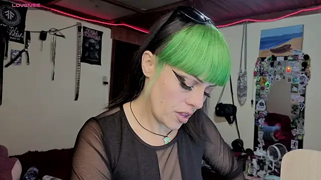 freyaa sorcerees online show from 17, 12, 2025